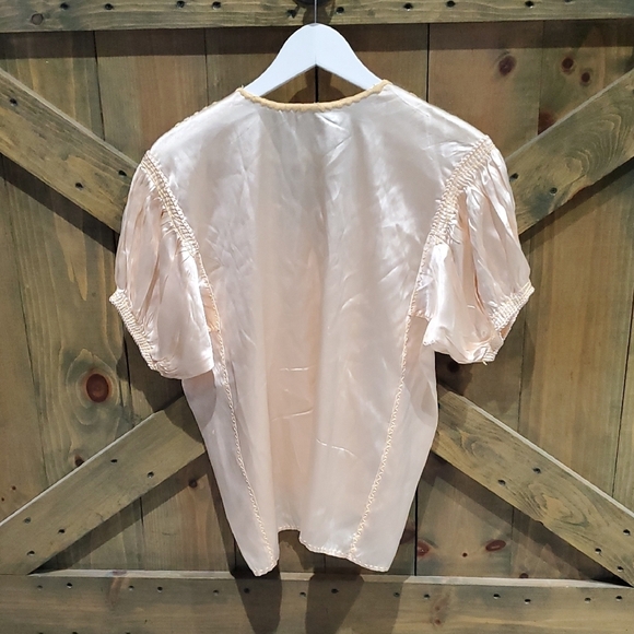 Elegant Cream Floral Embroidered Women's Top - Picture 6 of 8